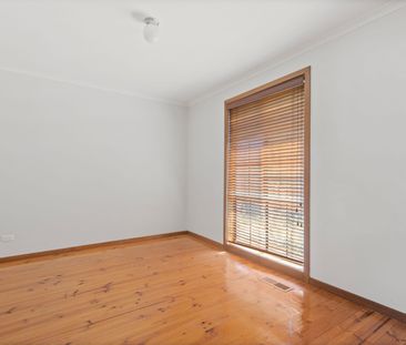 Charming 3-Bedroom Home with Abundant Natural Light in Mill Park - Photo 4