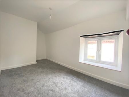 2 bed semi-detached house to rent in High Street, Crediton - Photo 3