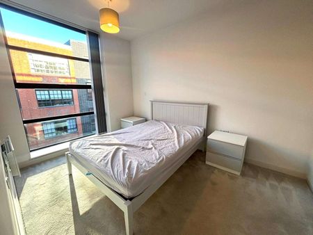 AVAILABLE NOW! | FULLY FURNISHED | TWO DOUBLE BEDROOM | LOCATED IN THE PHOTOGRAPHIC WORKS DEVEOLPMENT | EXCELLENT TRANSPORT CONNECTIONS - Photo 4