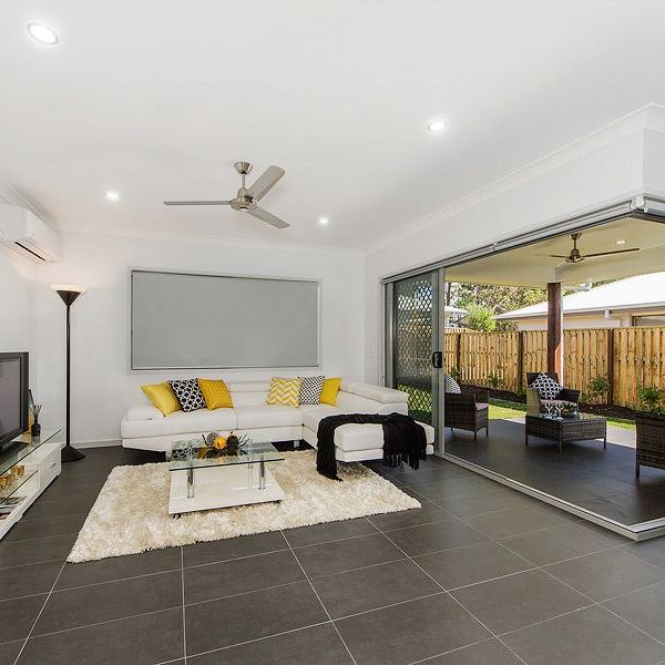 Beautiful Home with large side access! - Photo 1