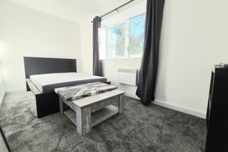 West Parade Flats - Photo 3