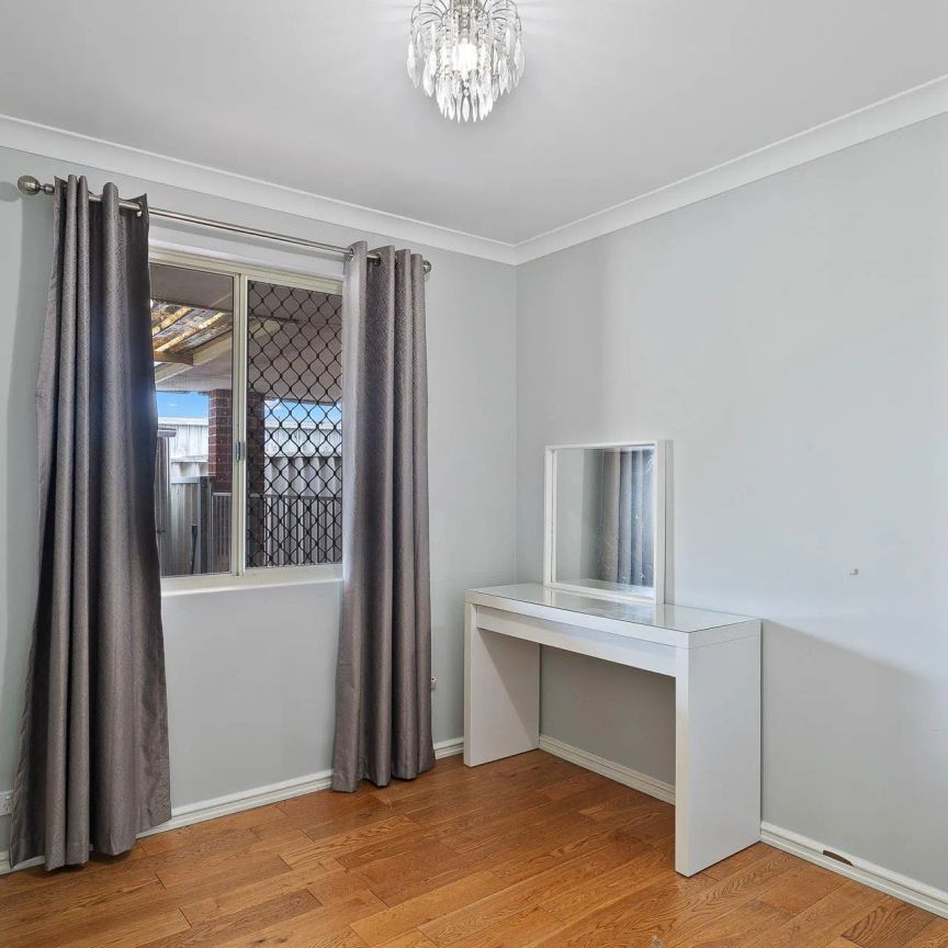 Well-Presented 3x1 in Prime Erskine Location - Photo 1