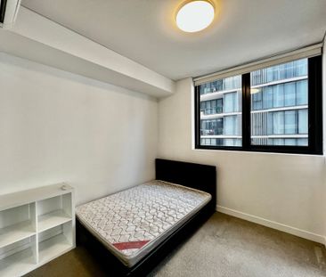 Stylish Fully Furnished 2-Bedroom Apartment with Parking in Wolli C... - Photo 4