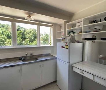 Sunny and Elevated Three Bedroom Home - Photo 4