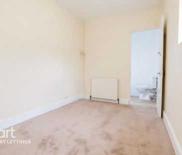 3 bedroom end of terrace house to rent - Photo 4
