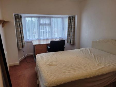 3 bedroom semi-detached house to rent - Photo 4