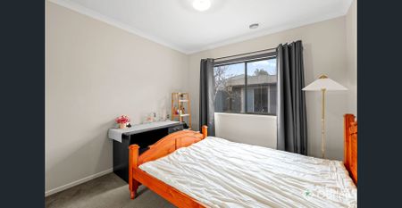 Stylish Family Living in the heart of Cranbourne North - Photo 5