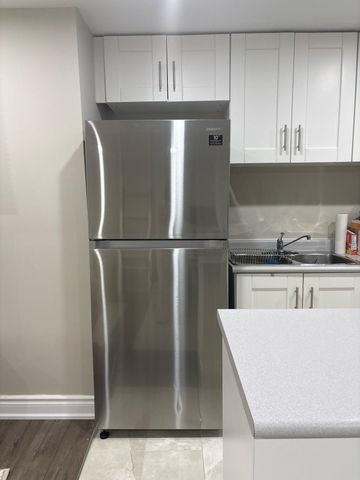 For Lease - 661 Mcgregor Farm Lower Trail, Newmarket, Ontario - Photo 4