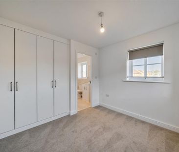 4 bedroom semi-detached house to rent - Photo 5