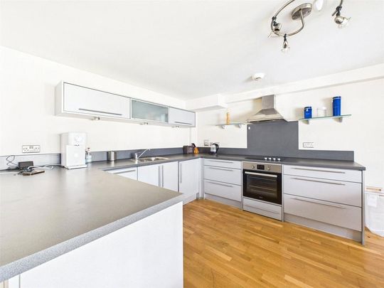 2 bedroom penthouse to rent - Photo 1