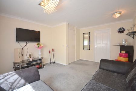 Immaculate One Bedroom Apartment to let in Southfields, Northampton - Photo 3