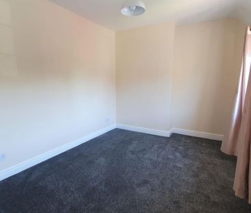 2 bedroom semi-detached house to rent - Photo 2