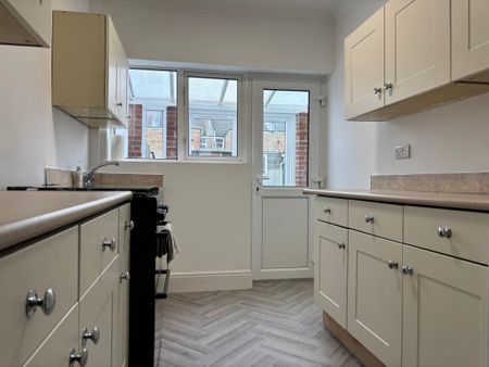 2 bedroom terraced house to rent - Photo 2