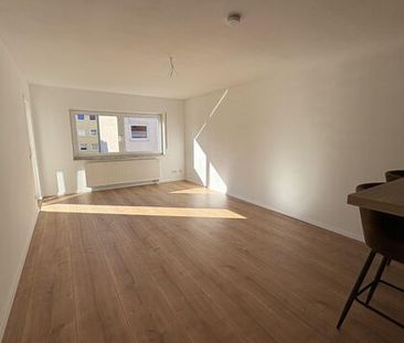 Gemütliche Zwei-Raum-Wohnung mit sonnigem Balkon und Einbauküche - Photo 6