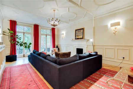 4 bedroom flat in Carlisle Place - Photo 2