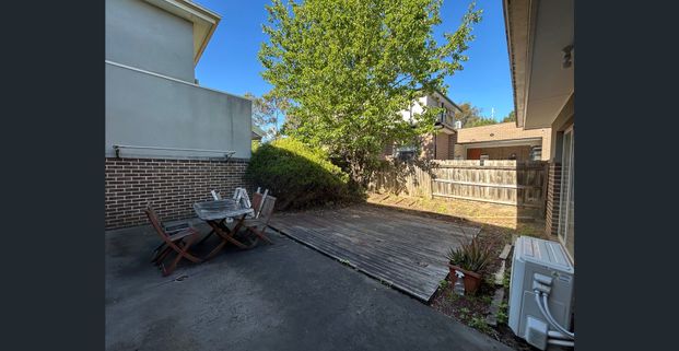 Peaceful and Charming Family Home in Prime Glen Waverley Location!!! - Photo 1