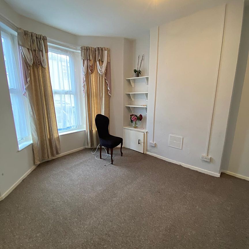 £1,600 PCM, Four Bedroom House with Enclosed Garden in Craddock Street, Riverside, Cardiff, CF11 6EU - Photo 1