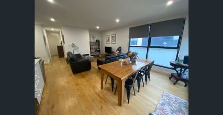 Modern 2 bedroom, 2 bathroom apartment - Photo 5