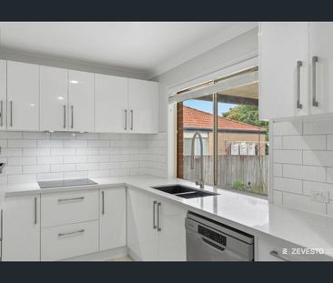 Charming Crestmead Opportunity Awaits - Photo 4