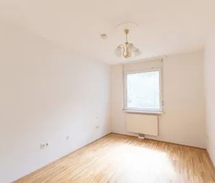 Attraktive 2-Zimmer-Wohnung mit Balkon und Abstellraum im 3. Liftstock - Straßenbahnnähe - Photo 2