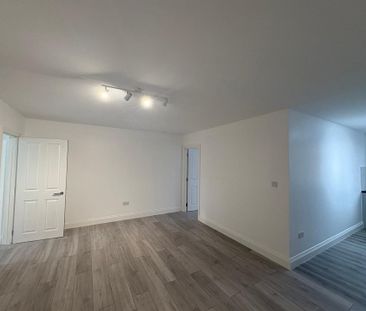 High Street - Photo 6