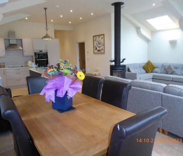 5 bedroom barn conversion to rent - Photo 1