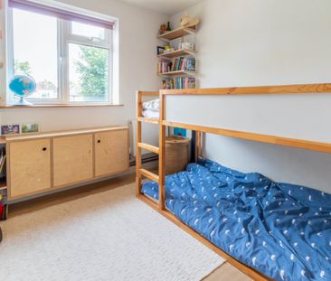 2 Bed Flat, Colin Court, SE6 - Photo 2