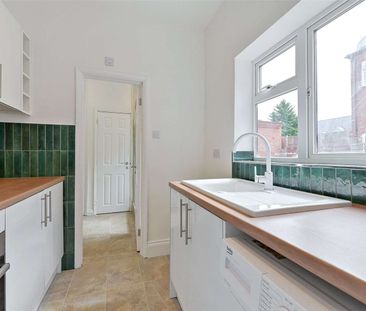 Stylish fully refurbished one-bedroom ground floor apartment with p... - Photo 1