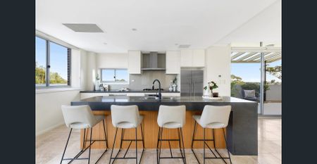 Luxurious Penthouse Living … Exceptional Location Walk to Shops & Station - Photo 4