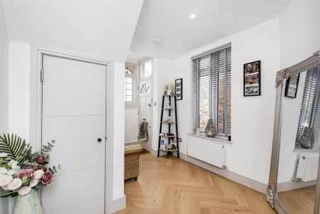 3 Bed Maisonette, Kerrison Road, W5 - Photo 2