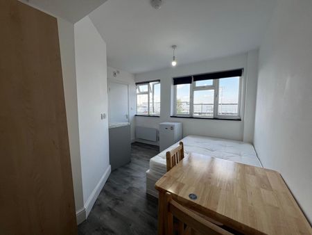 Bedsit, High Road, IG1 - Photo 4