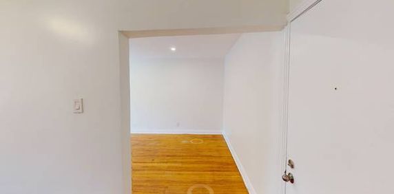 Bright and Spacious 2-bedroom apartment - Photo 2