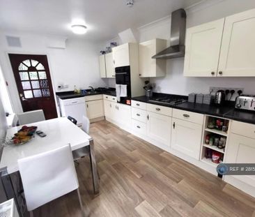 1 bedroom in a house share to rent - Photo 2