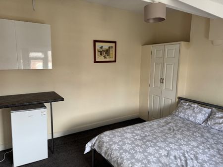 Room in a Shared House, Minstead Rd, B24 - Photo 2