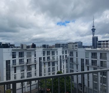 Two Level Apartment with Views Towards The Skytower - Photo 2