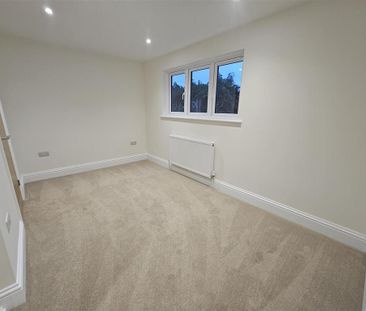 3 bedroom detached house to rent - Photo 2