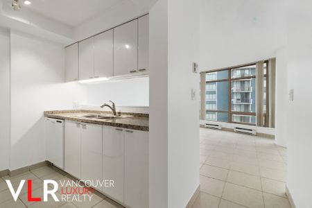 Condo in Downtown Vancouver, BC - Photo 3