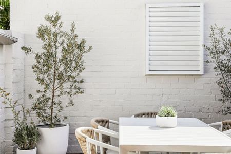 A spacious, light-filled inner city haven - Photo 3