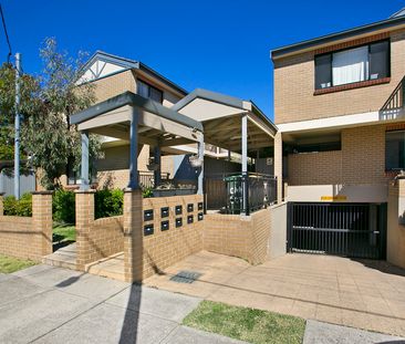 ONE OF A KIND TOWN HOUSE - Photo 4