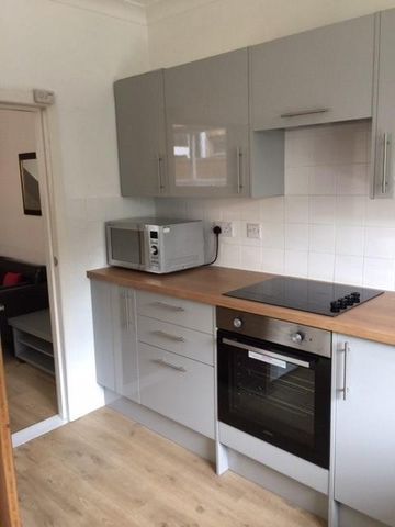 3 bedroom terraced house to rent - Photo 3