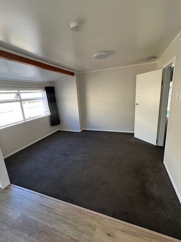 Island Bay 4BR Family Home - Photo 4