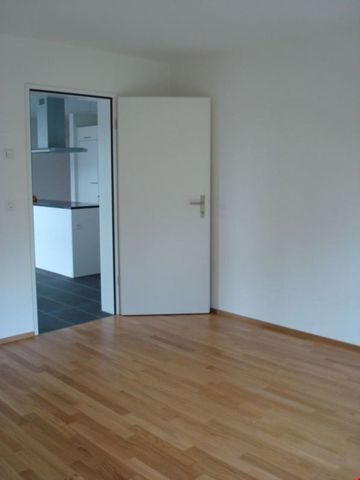 Sonnige 4.5-Zimmerwohnung mit Blick auf die Berge - Photo 2