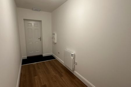 London Road North - Photo 3