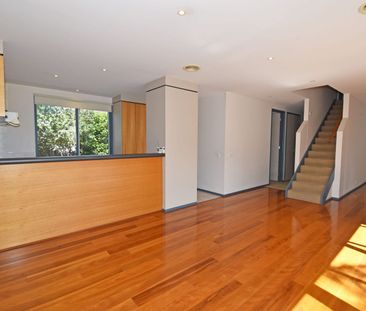 CHARMING FAMILY HOME - Photo 6