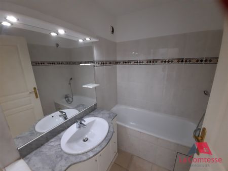Location Appartement 3 pièces 62m² MARSEILLE 8ème - Photo 3