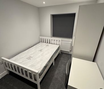 Room in a Shared House, Middle Street, SO14 - Photo 6