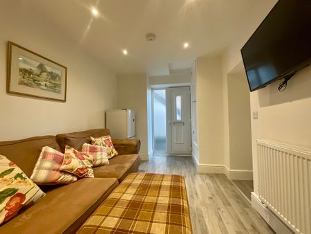 1 bedroom Apartment to let - Photo 2