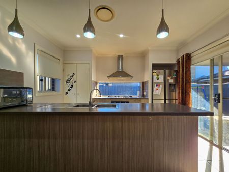 Modern Comfort in the Heart of Willowdale - 3 Bedroom Family Home - Photo 2