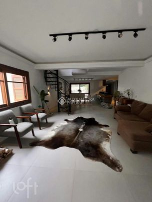 Casa em Condomínio com 3 quartos e 332m² para alugar em Cavalhada, Porto Alegre. - Foto 1