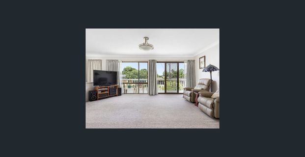 Large Family Home in Matthew Pearce Catchment! - Photo 1